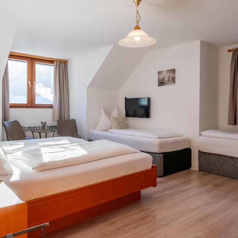 Hotel-Gasthof Post - Grossglockner Alpenstrasse FREE ENTRY ! - Classic Vierbettzimmer - 5