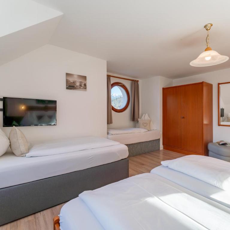 Hotel-Gasthof Post - Grossglockner Alpenstrasse FREE ENTRY ! - Classic Vierbettzimmer - 7