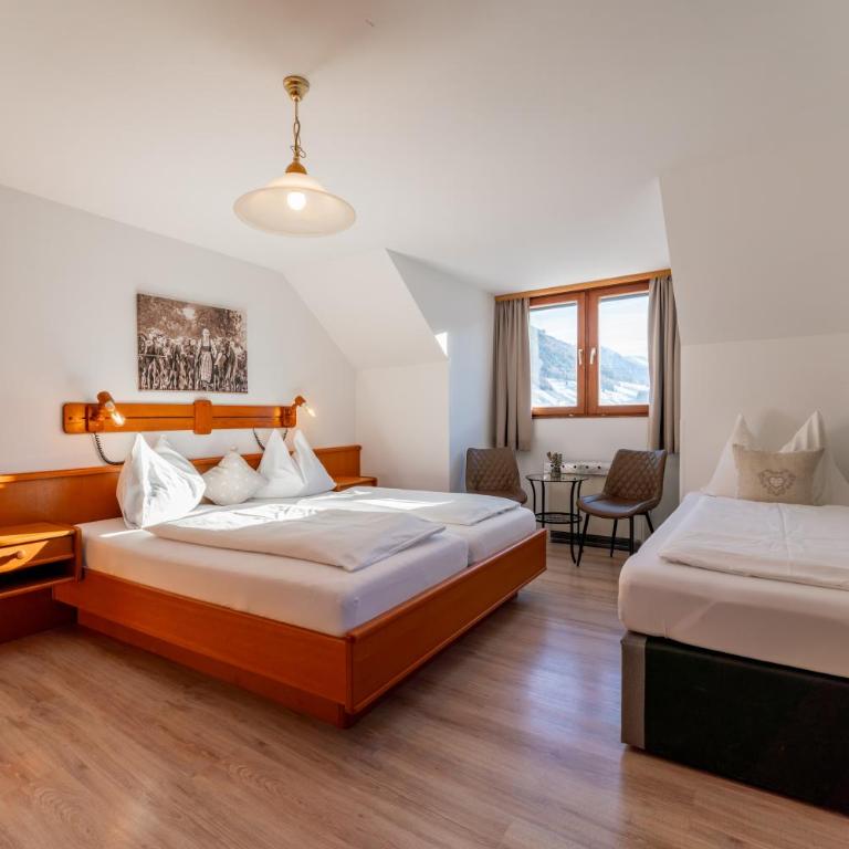 Hotel-Gasthof Post - Grossglockner Alpenstrasse FREE ENTRY ! - Classic Vierbettzimmer - 9
