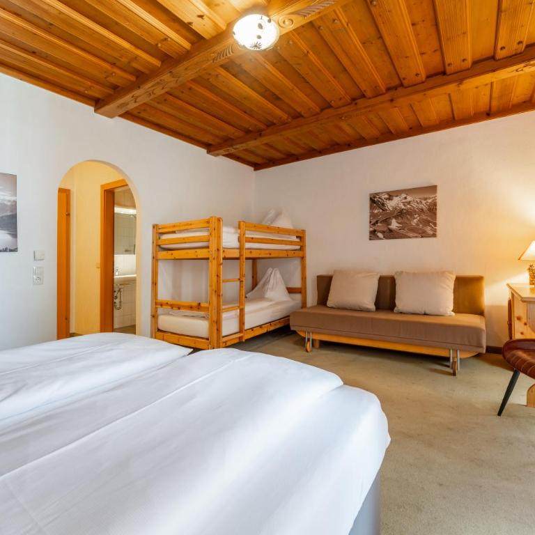 Hotel-Gasthof Post - Grossglockner Alpenstrasse FREE ENTRY ! - Classic Vierbettzimmer - 11