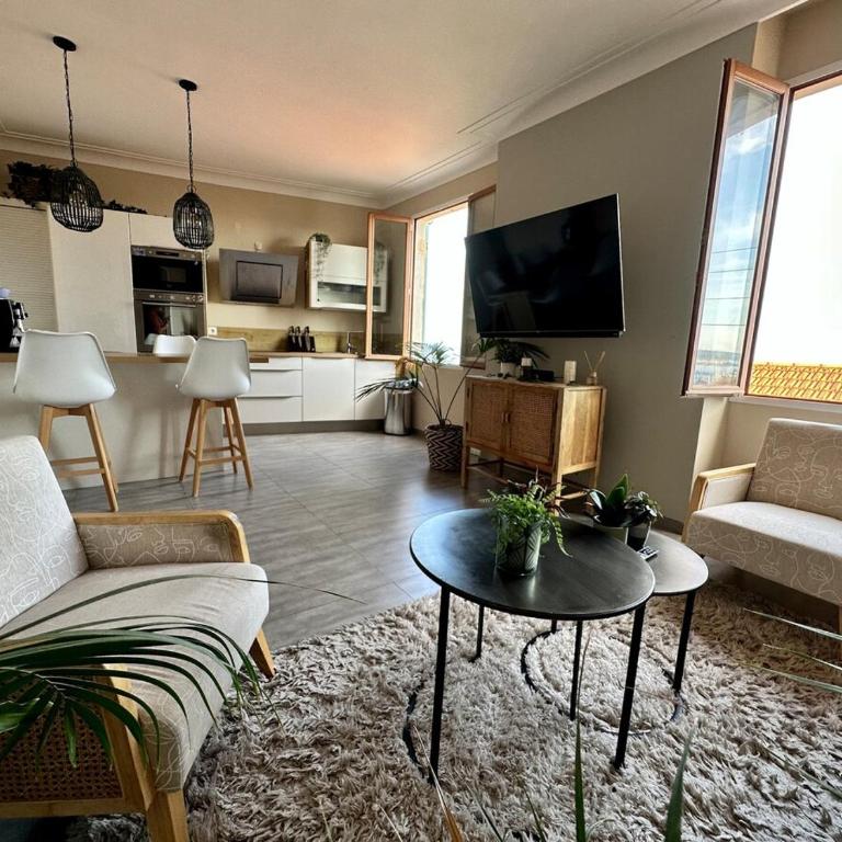 PEYRONNET - Fabulous 2 bedrooms - Sea view - Beach 2min away - Apartamento de 2 dormitorios con vistas al mar - 1