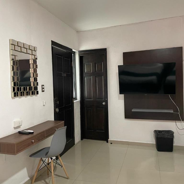 Adhoc Boutique Barrio Antiguo - Quadruple Room with Garden View - 5