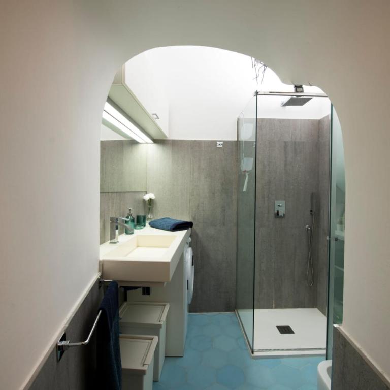 The Amalfi Blue Door - One-Bedroom House - 13
