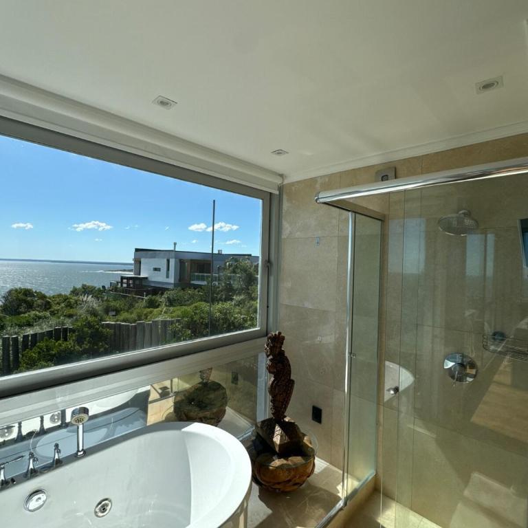 Piriapolis Luxury - Three-Bedroom Villa - 8