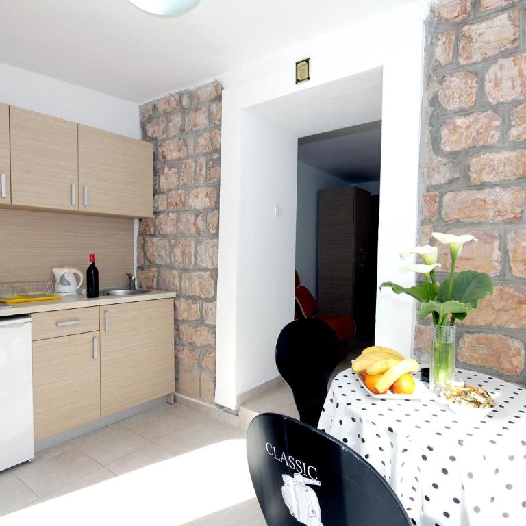 Apartments Pavlovic - Studio Apartment with Sea View - 2