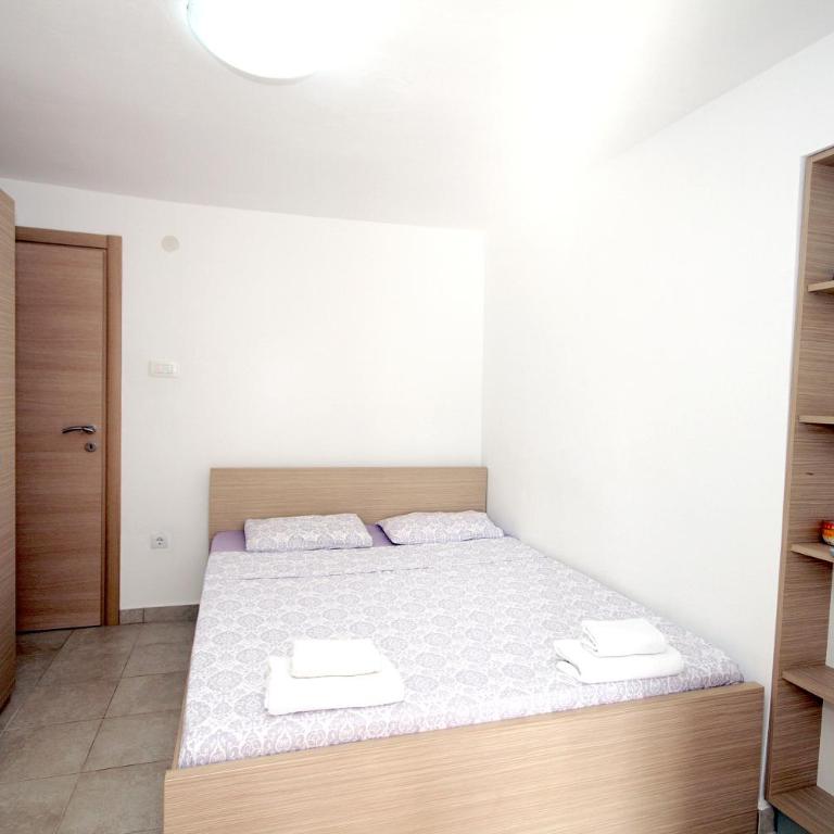 Apartments Pavlovic - Studio Apartment with Sea View - 5