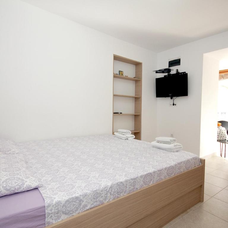 Apartments Pavlovic - Studio Apartment with Sea View - 7