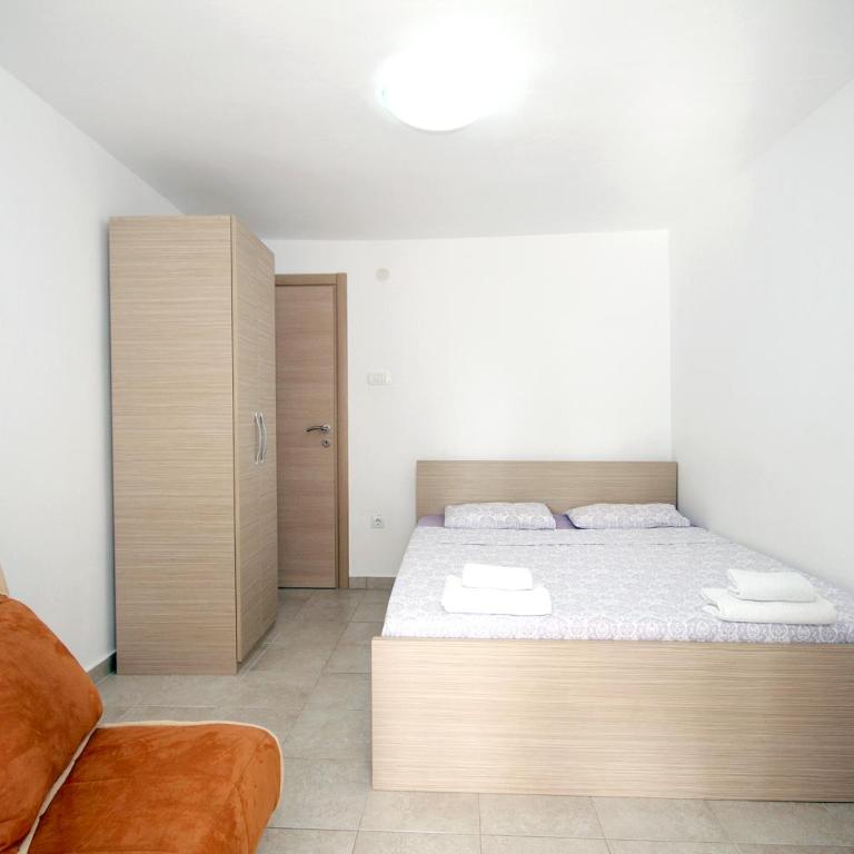 Apartments Pavlovic - Studio Apartment with Sea View - 11