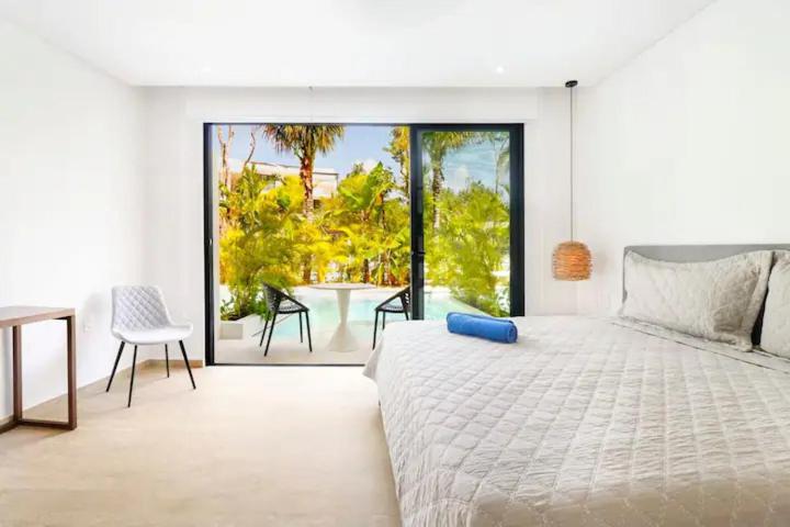 Central Park Lagunas - Suite con cama extragrande y vistas a la piscina - 8