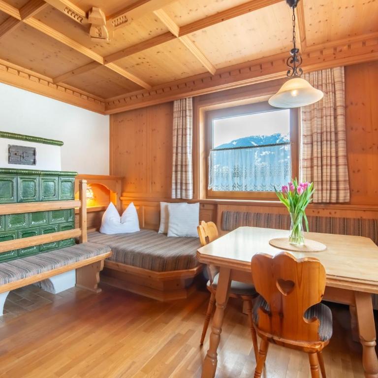 Chalet in Zell am Ziller near Ski Lift - Superior Chalet - 10
