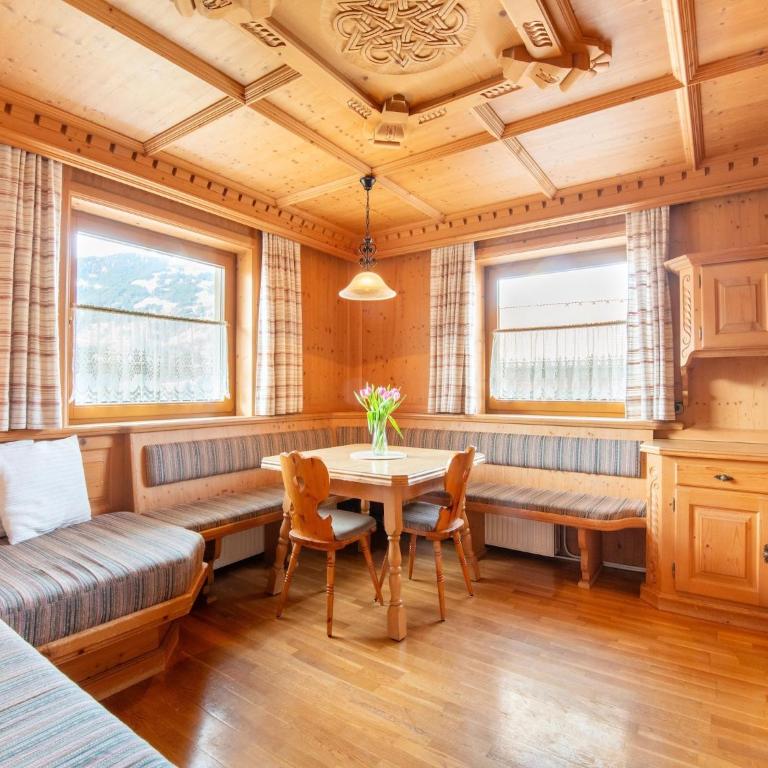 Chalet in Zell am Ziller near Ski Lift - Superior Chalet - 2