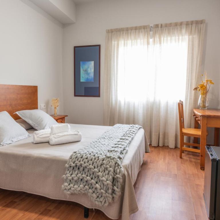 Pensión Casa Castelao 31 O Grove - Standard Double Room with Shared Bathroom - 4