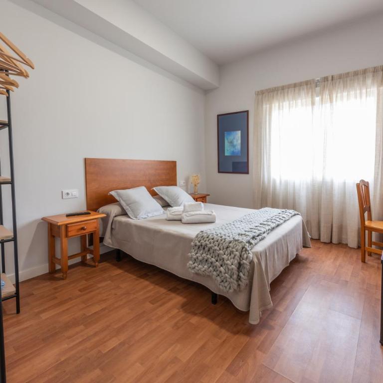 Pensión Casa Castelao 31 O Grove - Standard Double Room with Shared Bathroom - 1