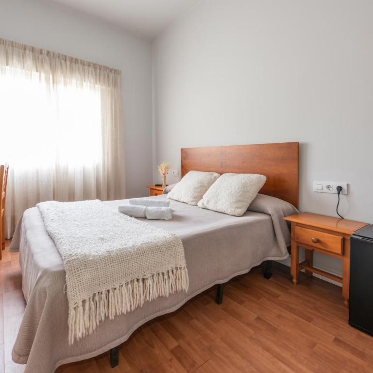 Pensión Casa Castelao 31 O Grove - Standard Double Room with Shared Bathroom - 1