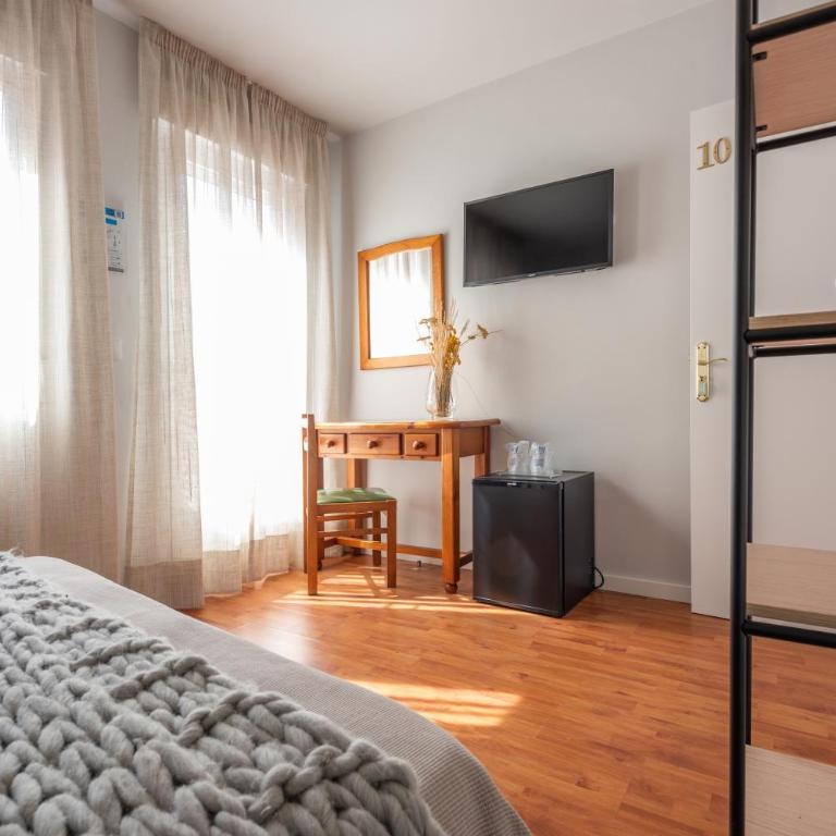 Pensión Casa Castelao 31 O Grove - Standard Double Room with Shared Bathroom - 2