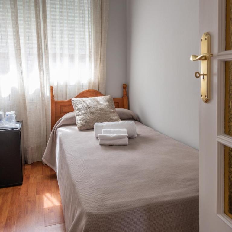 Pensión Casa Castelao 31 O Grove - Single Room with Shared Bathroom - 3