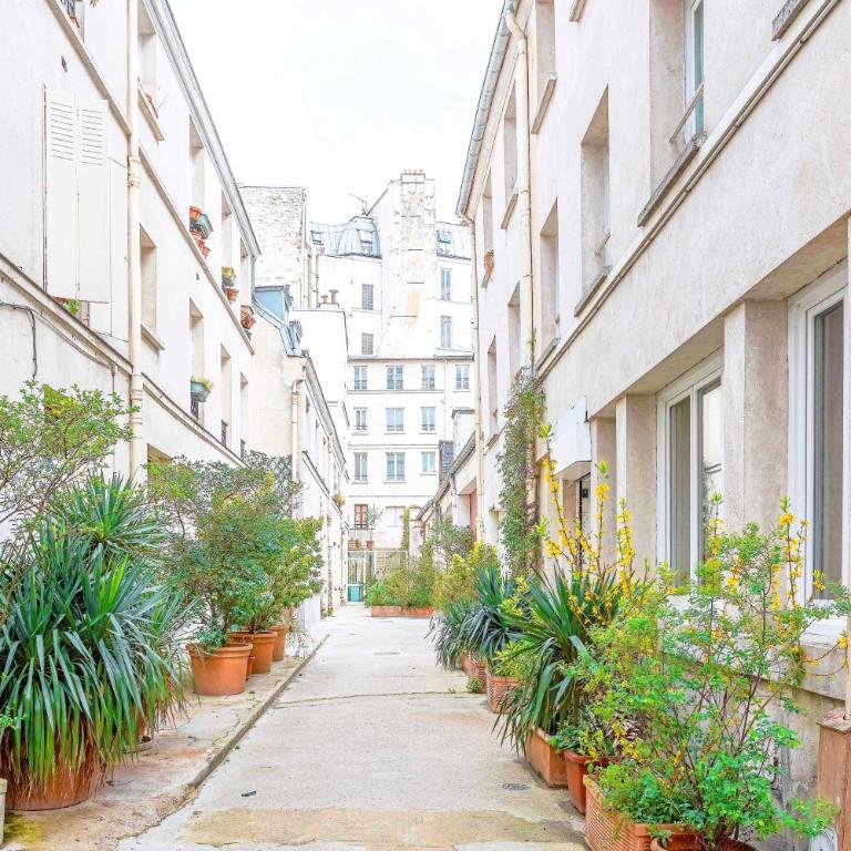 Paris my home, GF, AIR COND, 2 SHOWERS, 2 WC - Apartment - Ground Floor - 2