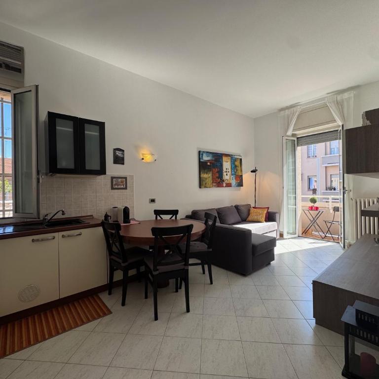 Bright Apartment with balcony in Corso XXII Marzo - Appartamento con 1 Camera da Letto e Balcone - 22