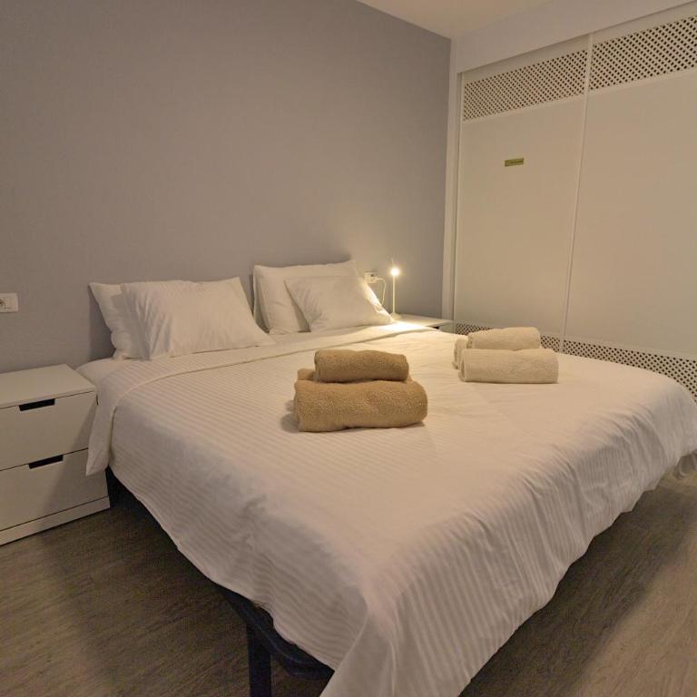 Large modern apartment with terrace & heated pool - Apartamento de 1 dormitorio - 8