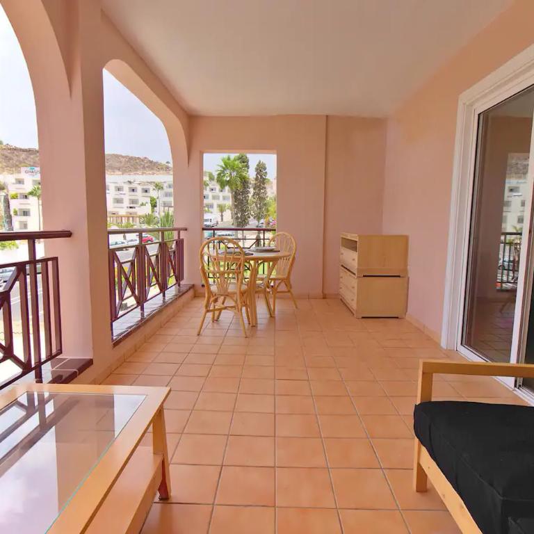 Large modern apartment with terrace & heated pool - Apartamento de 1 dormitorio - 4