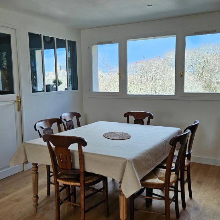 Les Remparts - 250 m from port - WiFi - Parking - Calme - Two-Bedroom Apartment - 2
