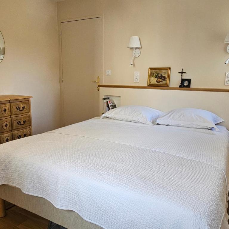 Les Remparts - 250 m from port - WiFi - Parking - Calme - Two-Bedroom Apartment - 4