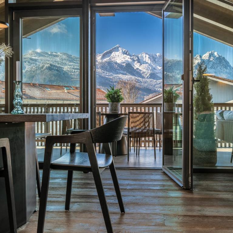 LIVALPIN Chalet - with private Sauna & Whirlpool - Three-Bedroom Chalet with Sauna, Whirlpool and Mountain View - 1