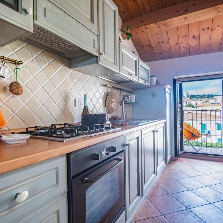 Una Mansarda Nell'isola - Happy Rentals - Monolocale con Balcone - 6
