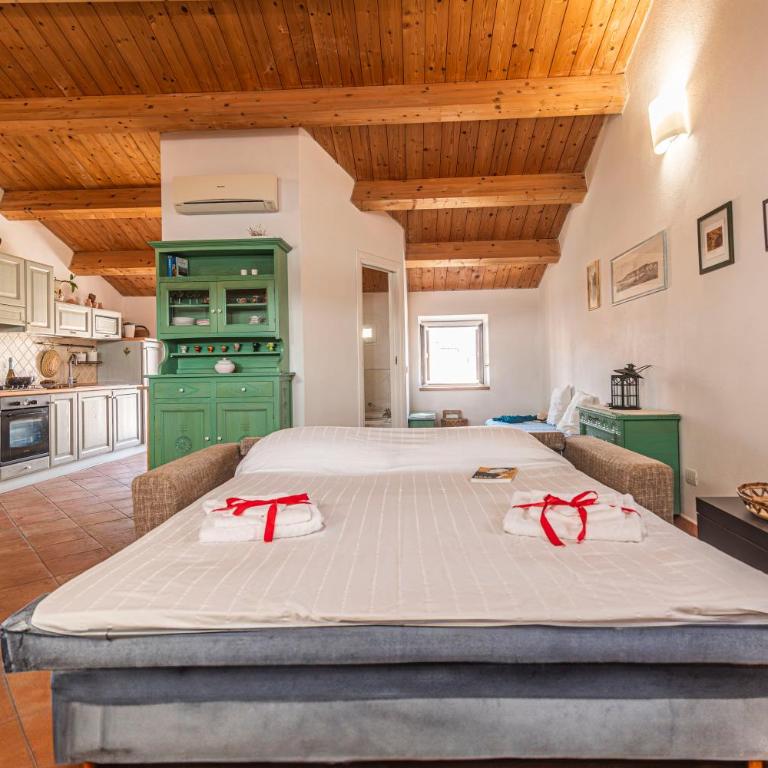 Una Mansarda Nell'isola - Happy Rentals - Monolocale con Balcone - 12