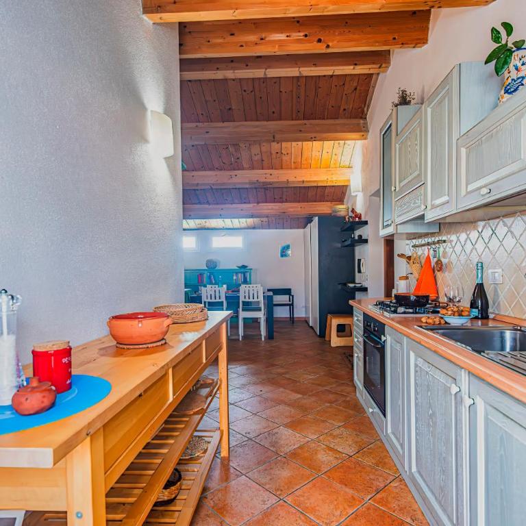 Una Mansarda Nell'isola - Happy Rentals - Monolocale con Balcone - 14