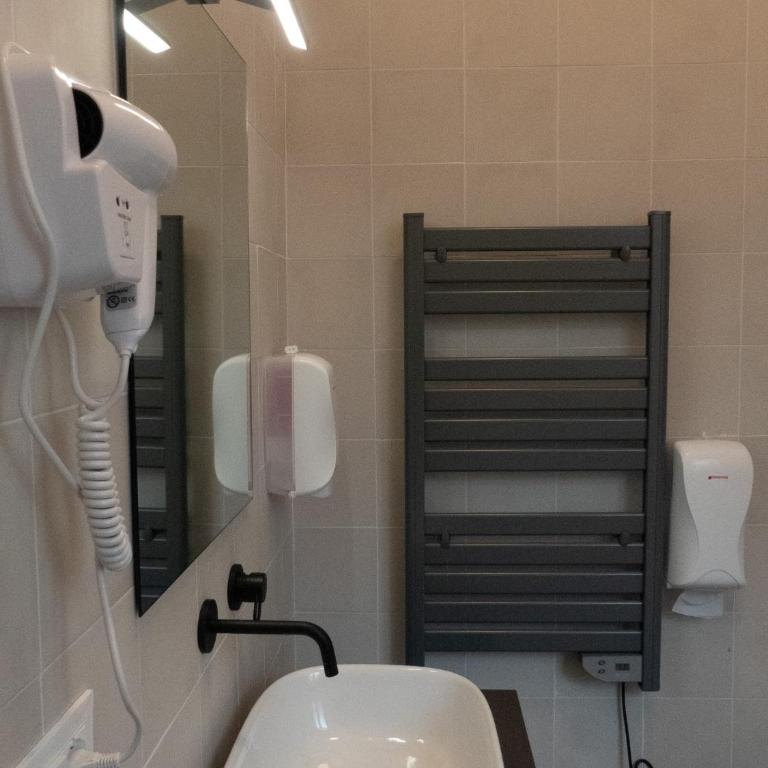 Casali Hostel - Dormitorio Misto con 4 Letti e Bagno Privato - 14