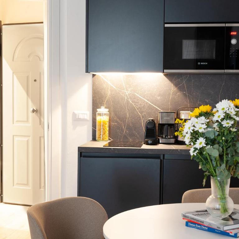 Cavour FillYourHomeWithLove Design Apartment - Appartamento Deluxe con 2 Camere da Letto - 11
