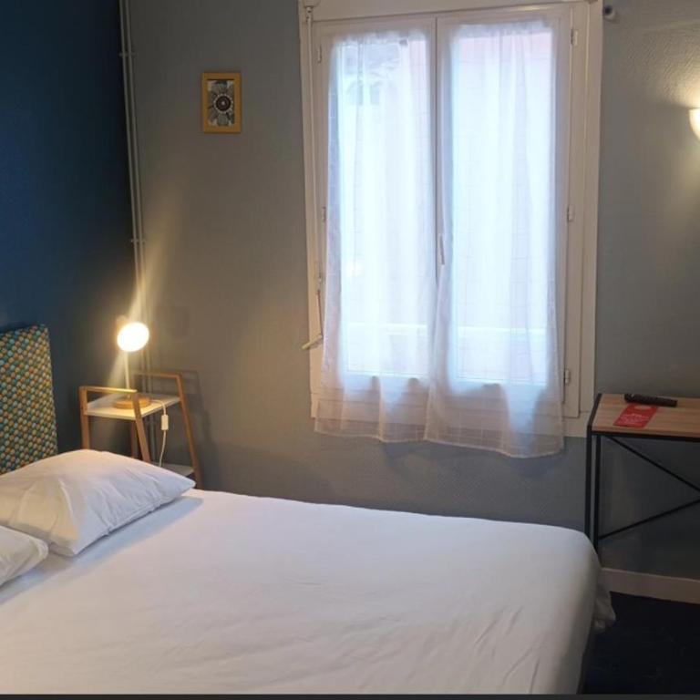 Hotel & Cantine De La Plage - Chambre Double avec Toilettes Communes - 2