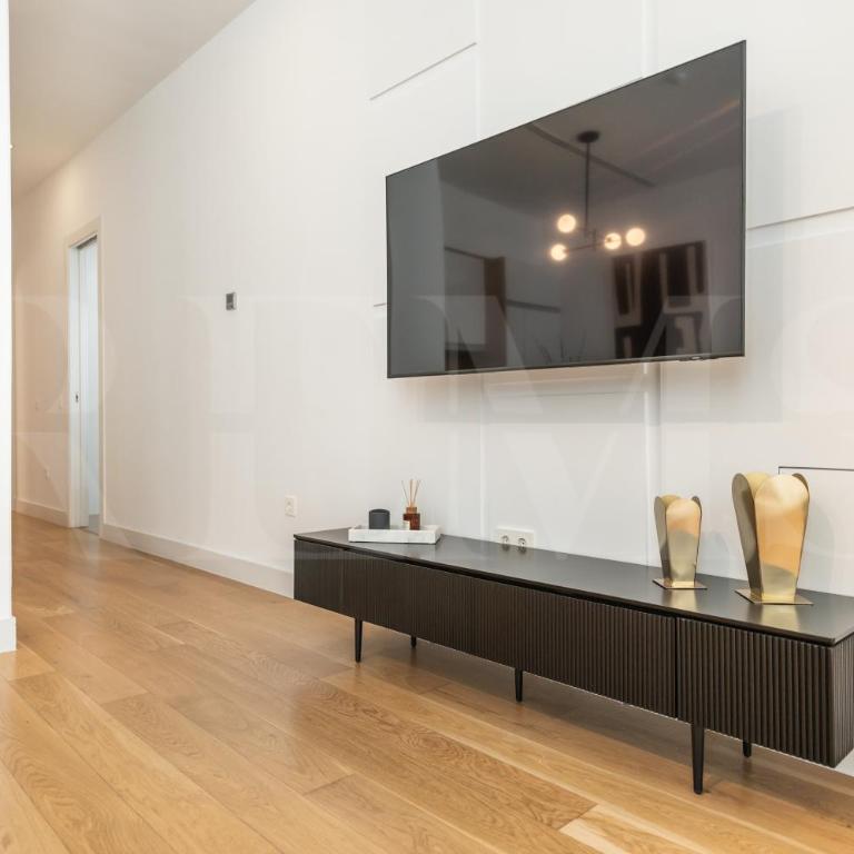 Artistic and Spacious Apartment by REMS - Apartamento - 17