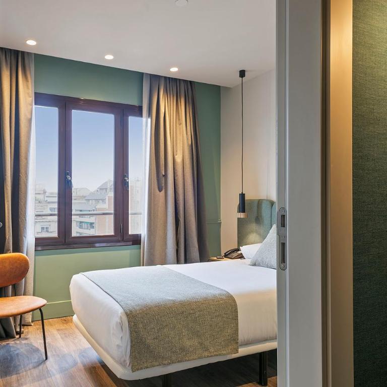 Hotel Via Augusta - Large Single Room - 3