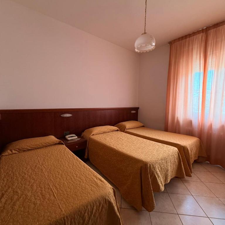 Grifone Hotel - Camera Tripla - 7