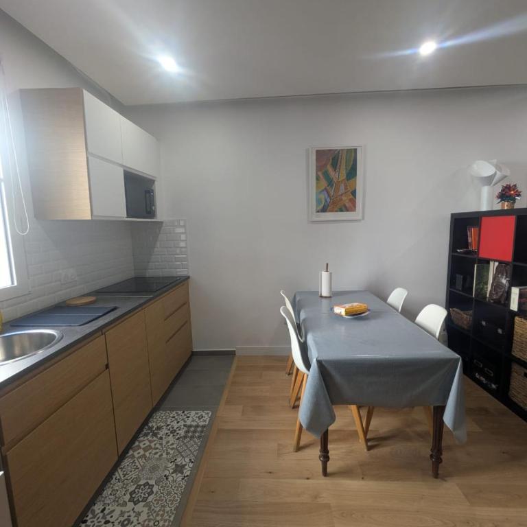 Charming apartment - famous Marais neighborhood - One-Bedroom Apartment - 6