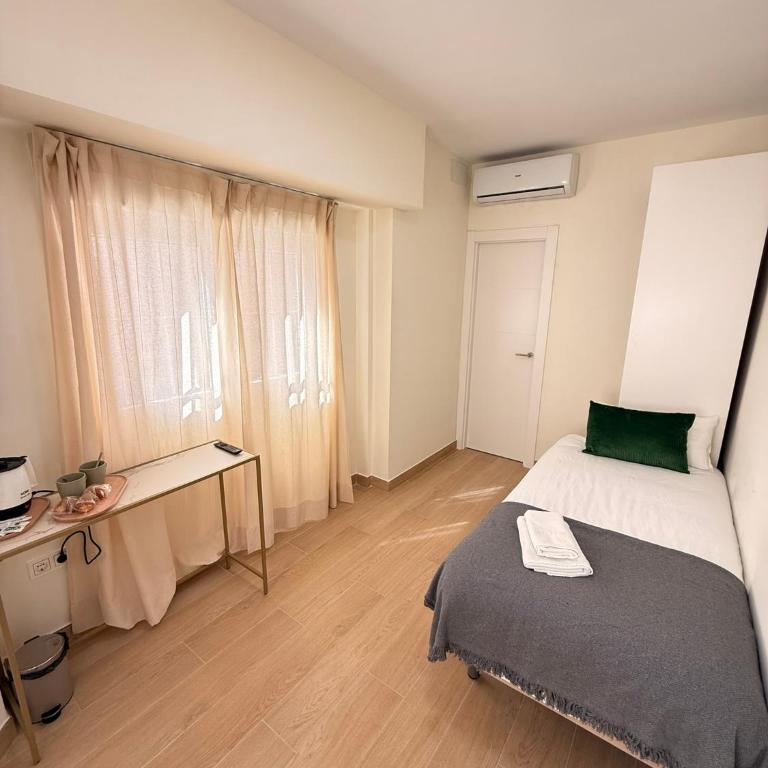 Ola Málaga - Triple Room - 6