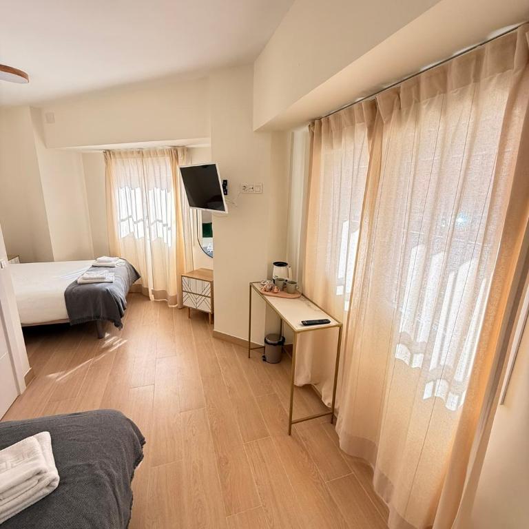 Ola Málaga - Triple Room - 1