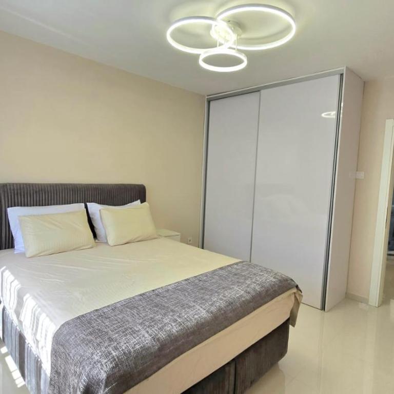 Luxury Suite - One-Bedroom Apartment - 8