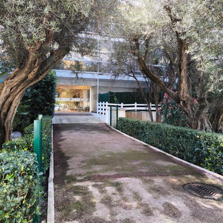 SELI 2 pièces CLIMATISÉ CLASSÉ 52 M2 terrasse 20m2 PLAGES PISCINE ANTIBES avec PARKING PRIVATIF - One-Bedroom Apartment - 37