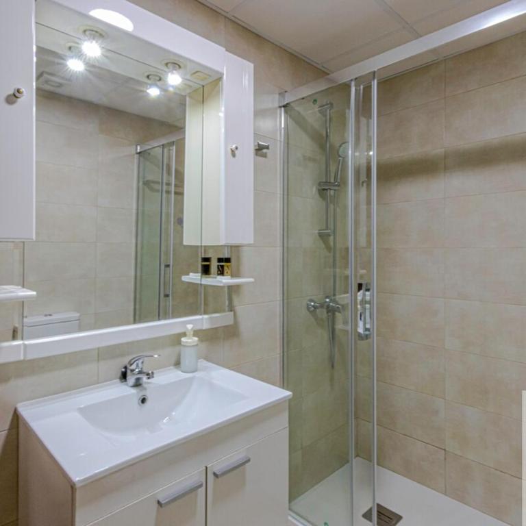 Apt 1st line with wonderful sea views - One-Bedroom Apartment - 15