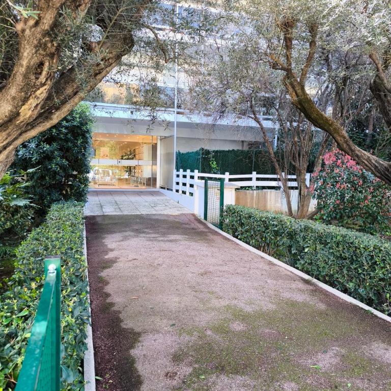 SELI 2 pièces CLIMATISÉ CLASSÉ 52 M2 terrasse 20m2 PLAGES PISCINE ANTIBES avec PARKING PRIVATIF - One-Bedroom Apartment - 38