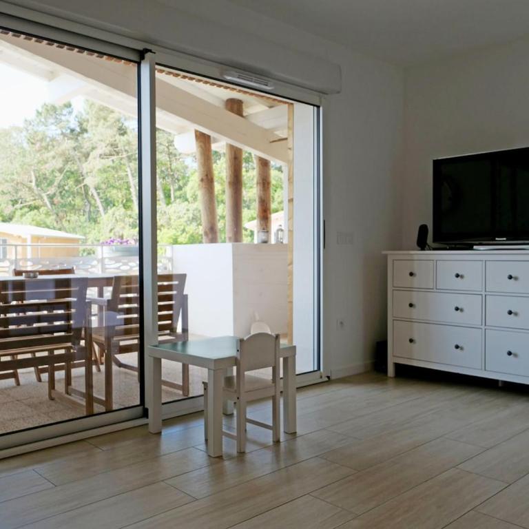 Appartement neuf T2 50m2 calme et spacieux près de la plage et golf avec grand balcon privé - One-Bedroom Apartment - 5
