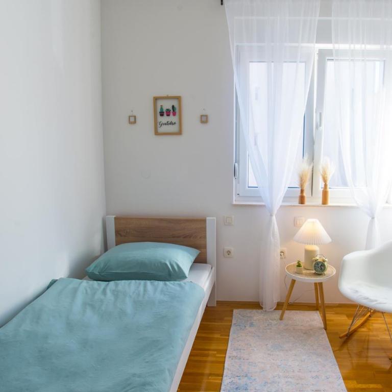 Oasis Luxe Apartment - Three-Bedroom Deluxe Apartment - 25