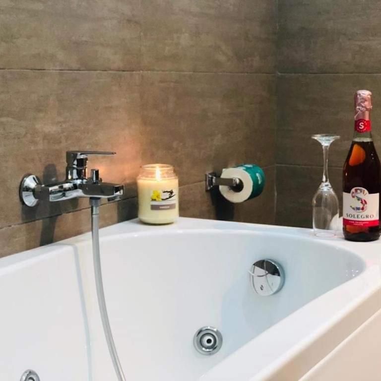 Charme Rooms Palermo-By E&K - Double Room with Spa Bath - 9