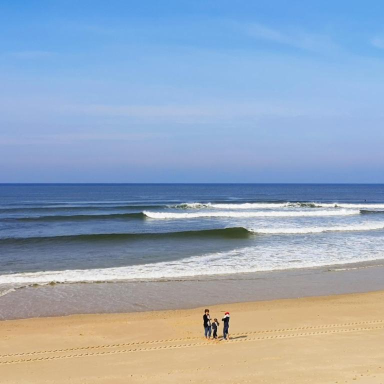 Appartement neuf T2 50m2 calme et spacieux près de la plage et golf avec grand balcon privé - One-Bedroom Apartment - 17