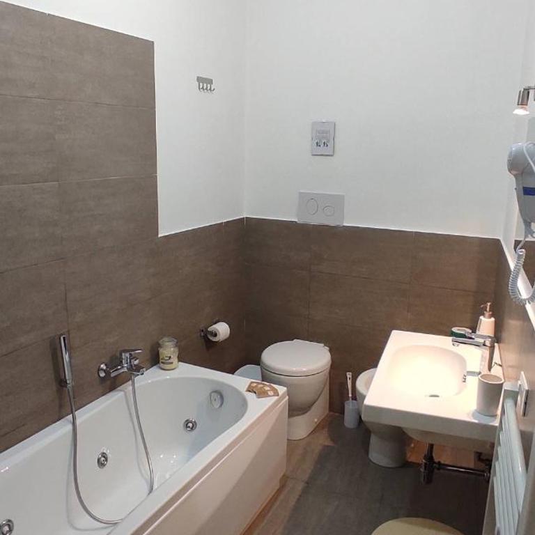 Charme Rooms Palermo-By E&K - Double Room with Spa Bath - 10