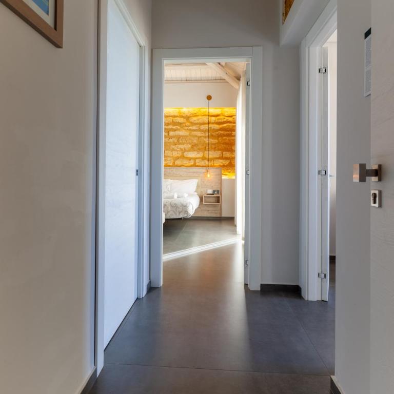 Oneira Rooms - Suite Familiare con Balcone - 4