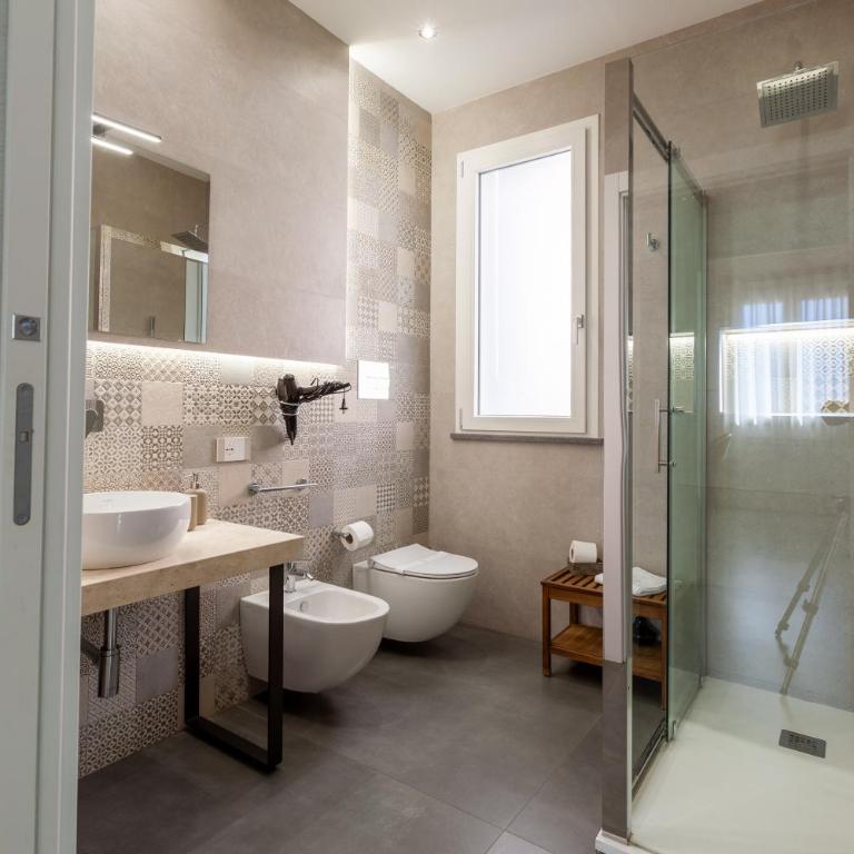 Oneira Rooms - Suite Familiare con Balcone - 3